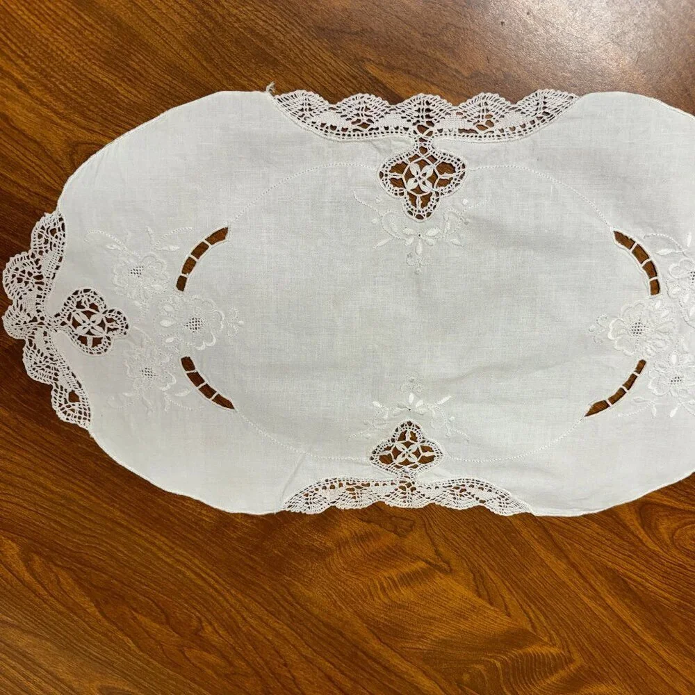 Vintage Centerpiece Doily / Tablecloth 11.5